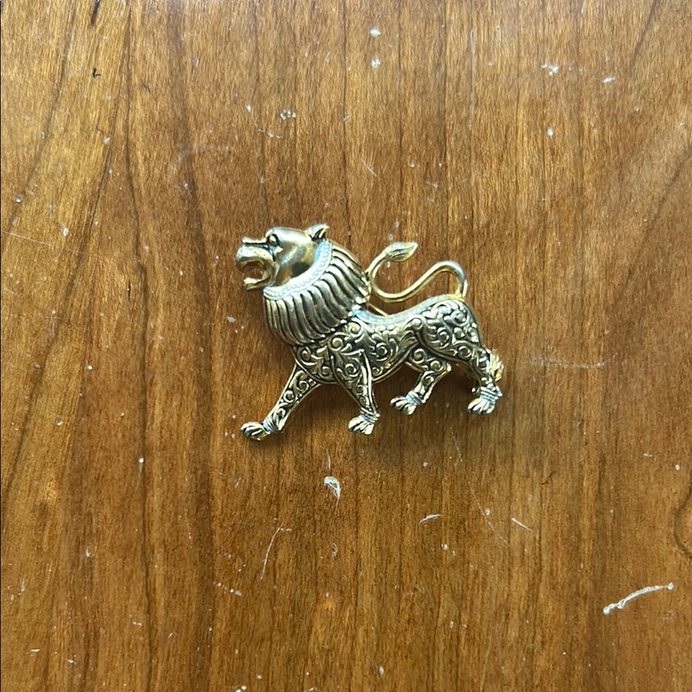 Elegant Gold Lion Brooch
